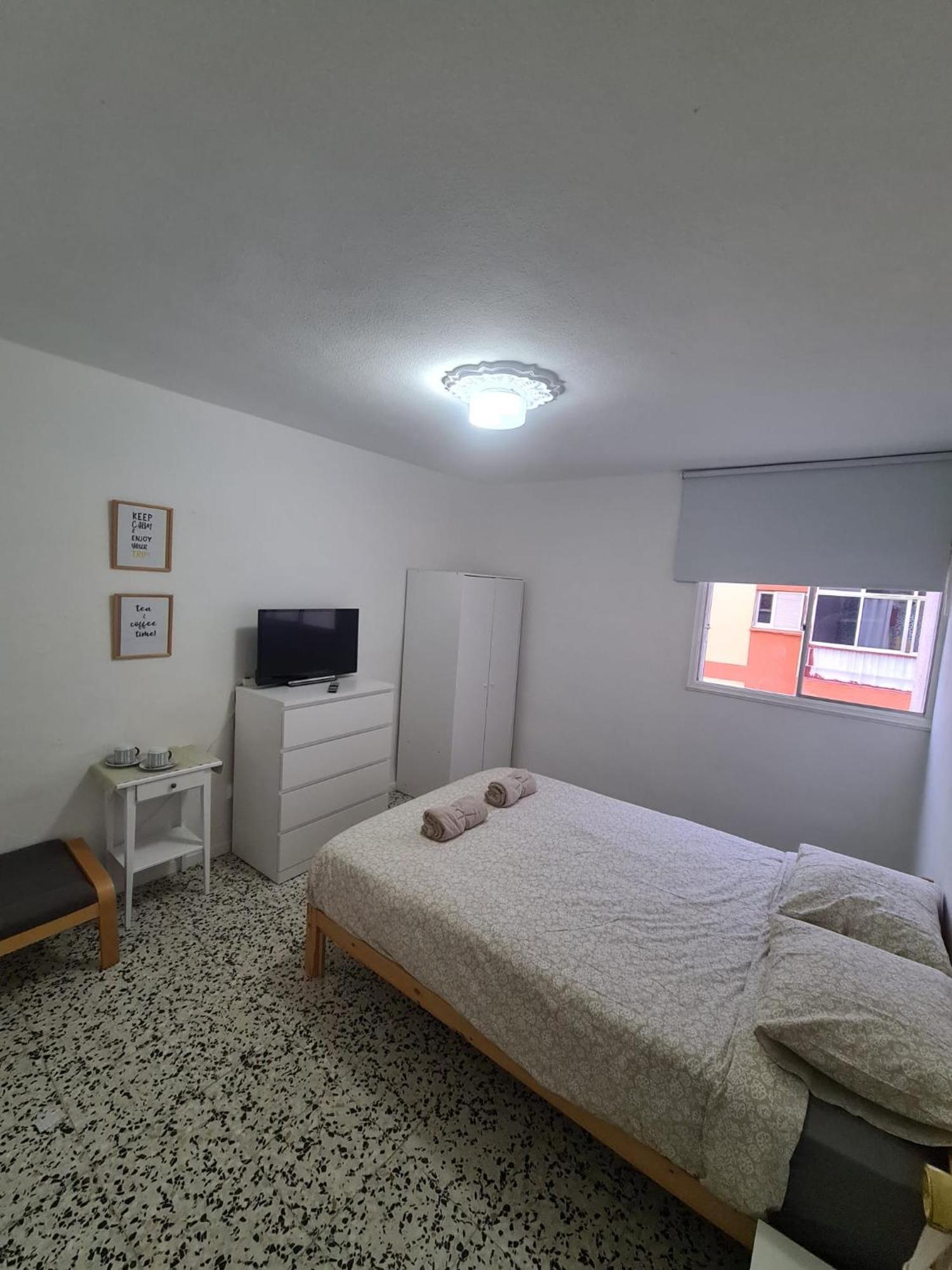 Eeb Private Room Habitacion Privada En Piso Compartido La Laguna  Exterior photo